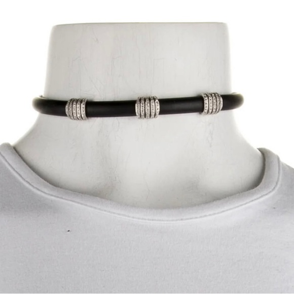 Gorgeous, 18K Diamond and Rubber Chocker Necklace - Picture 2 of 4